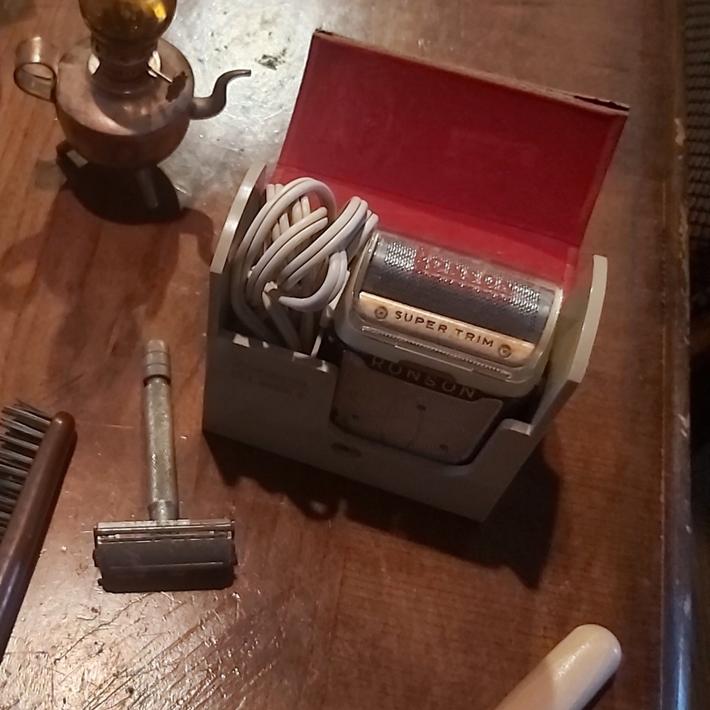 2/$40  2 VINTAGE ANTIQUE RAZORS